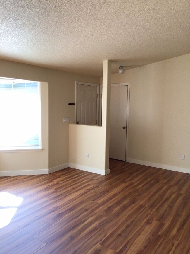 Foto del edificio - 3BD Ranch Style Home in Fircrest Neighborhood