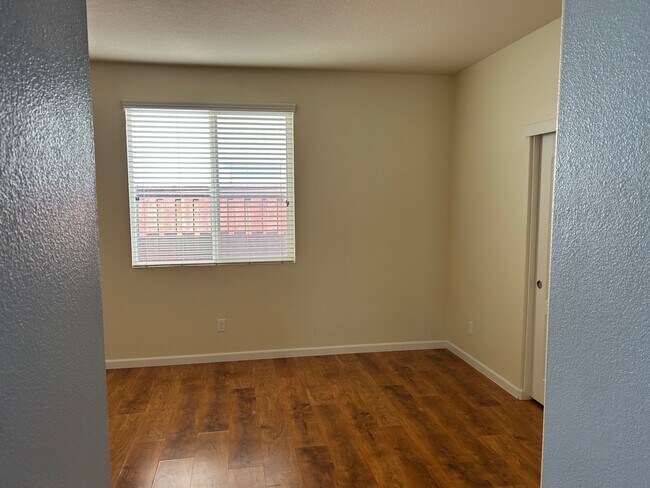 Foto del edificio - 1537 Sycamore Dr