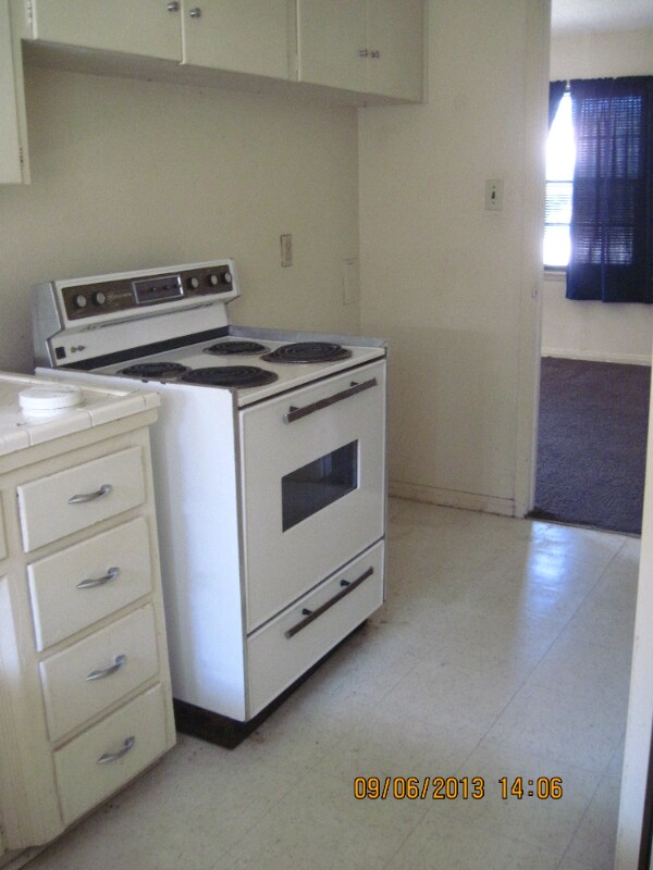Building Photo - 518 E Harmon Dr