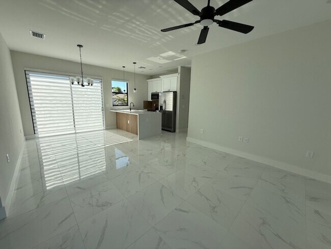 Foto del edificio - Brand-New 3-Bedroom Home for Rent in Lehigh Acres – Modern Design + Special Offer!
