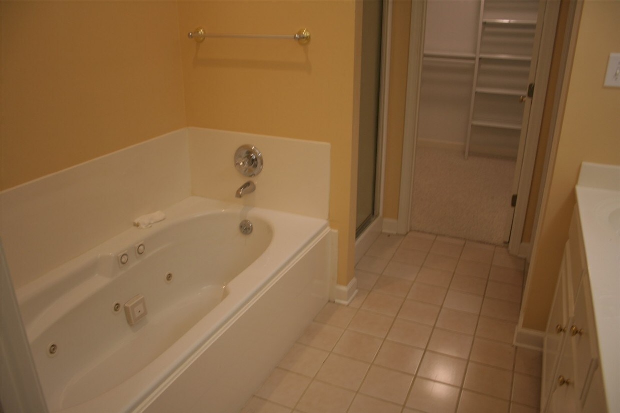 Building Photo - 163 Armonde Ct