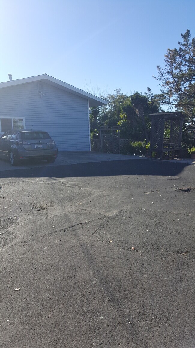 Building Photo - 811 2nd St