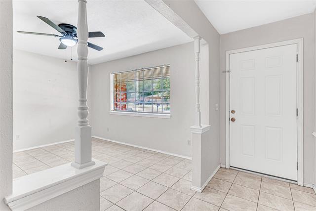 Building Photo - 403 Daisy Dr