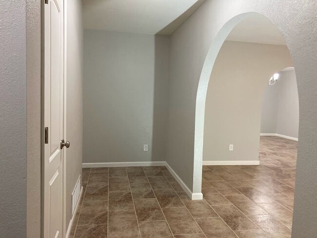 Foto del edificio - Spacious Executive 4 Bedroom Home