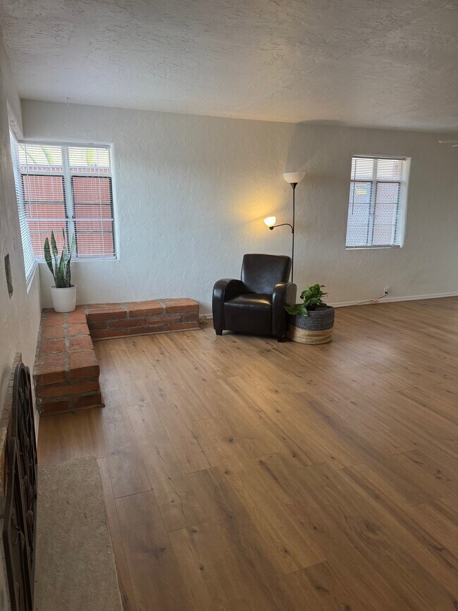 Foto del edificio - 1540 E Miles St