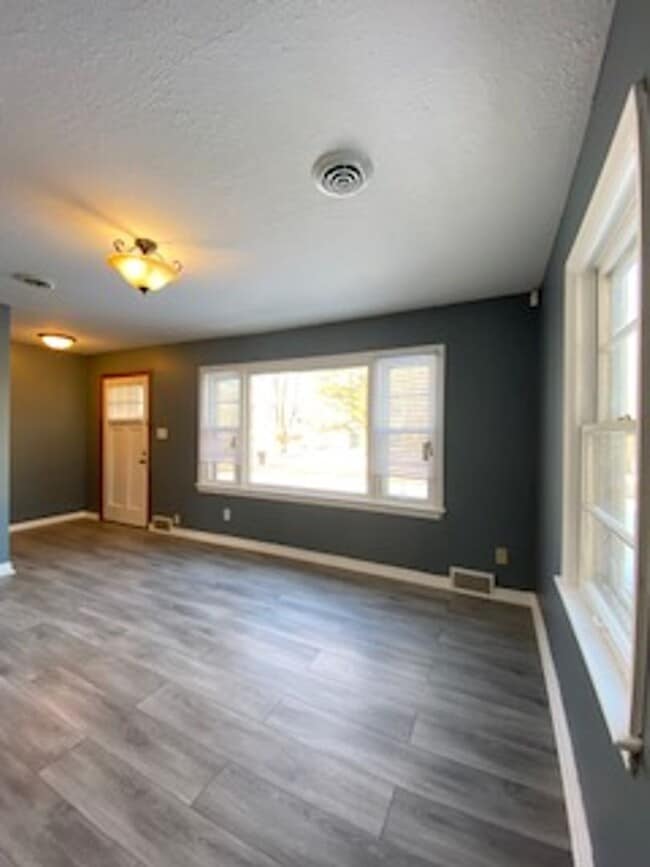 Building Photo - 2 Bedroom 1 Bathroom Home in Northwest Elk...