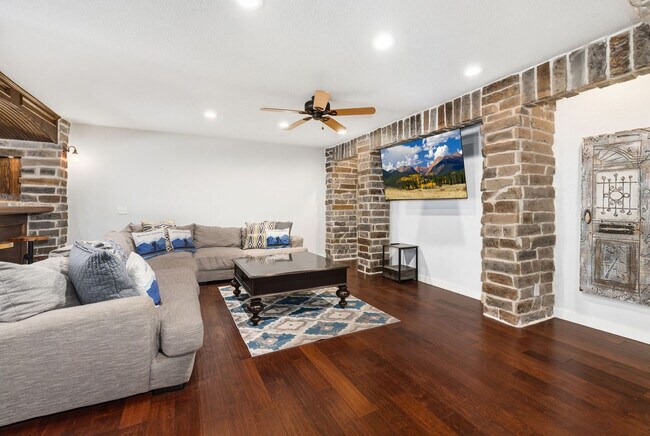 Building Photo - 1906 Almand Dr