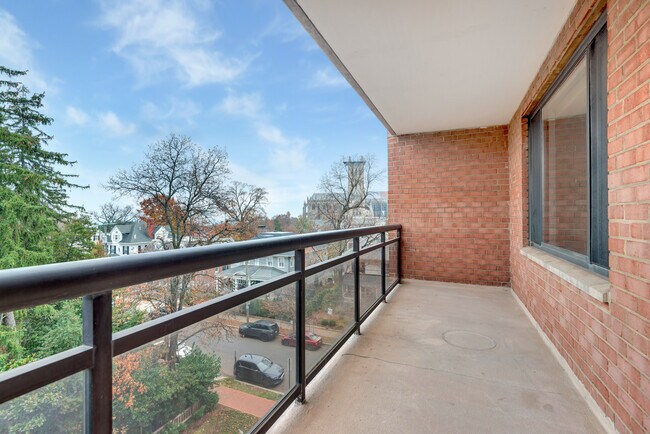 Foto del edificio - 3315 Wisconsin Ave NW