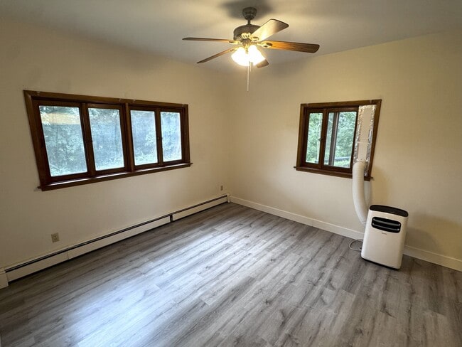 Building Photo - 3168 Dubuque St NE