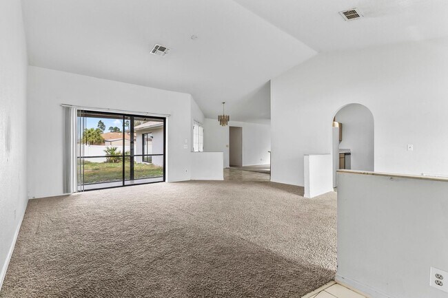 Foto del edificio - Annual ** 4 Bed / 3 Bath Single Family Hom...