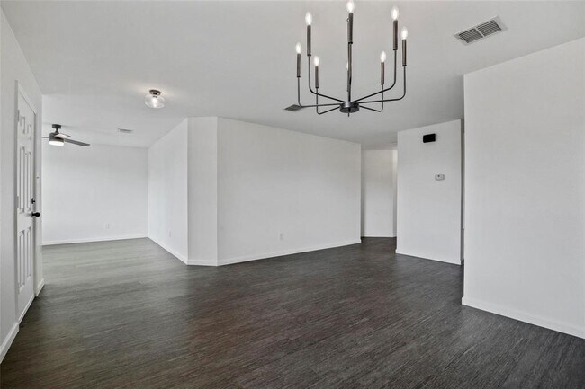 Building Photo - 2905 Glendale Dr
