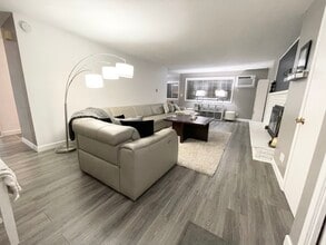 Building Photo - 1305 Goethals Dr