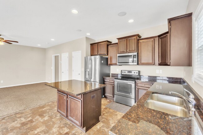 Building Photo - 125 Viewmont Dr