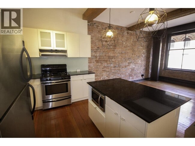 Building Photo - 310 Water St