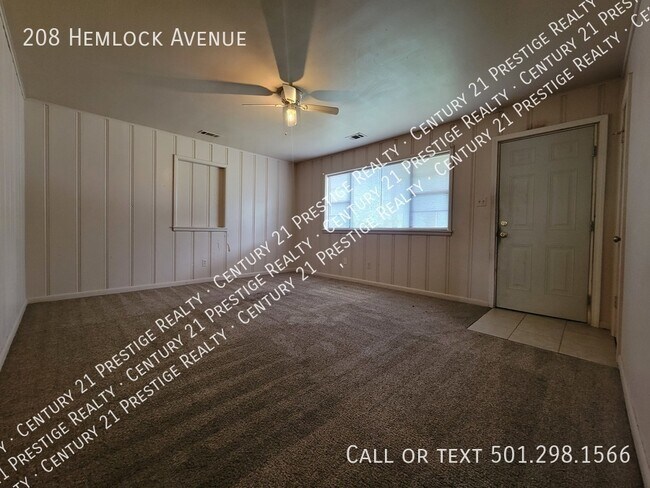 Building Photo - 208 Hemlock Avenue