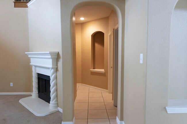 Building Photo - 1411 Delta Dr