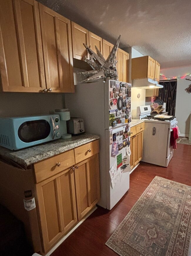 Building Photo - 247 Bennington St