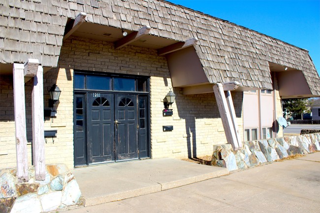 Building Photo - 1201 N Main St