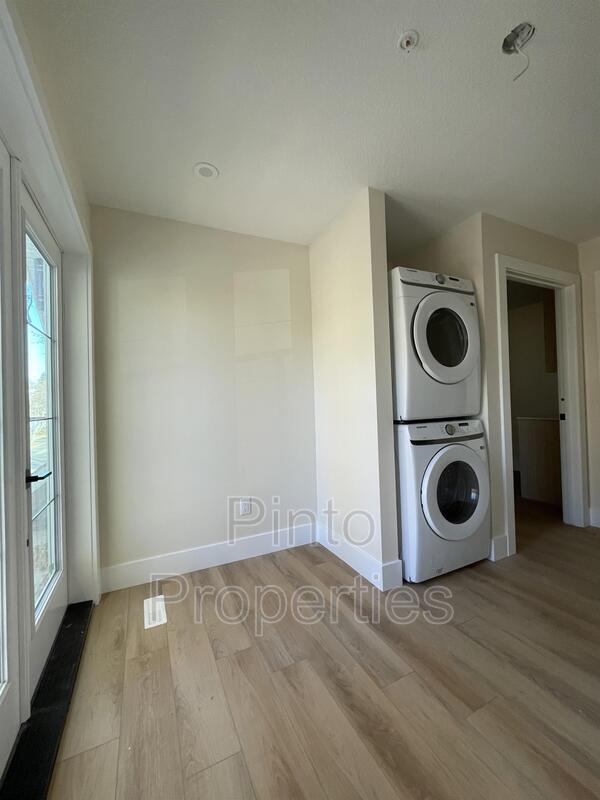 Photo du bâtiment - 8717-8110 110 St NW