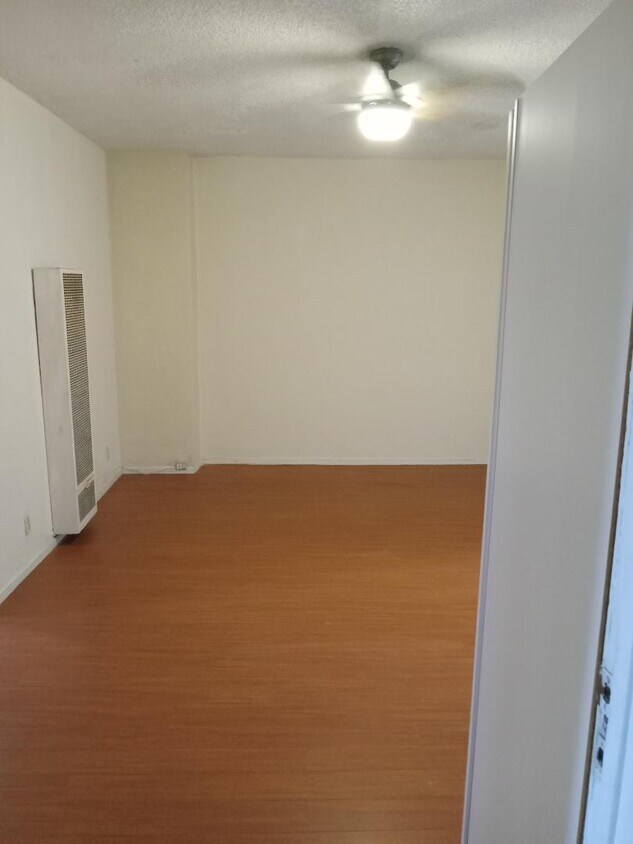 Foto principal - 4720 S Normandie Ave
