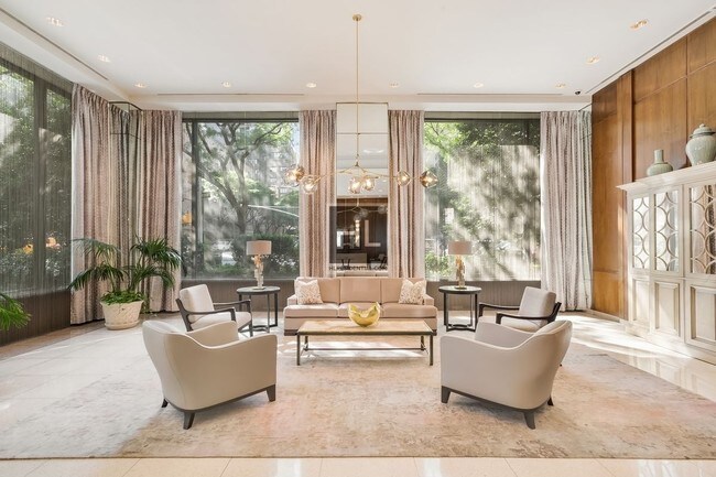Foto del edificio - 45 W 60th St
