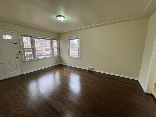 Foto del edificio - Move-In Ready Rental with Detached Garage