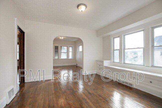 Building Photo - 2936 E 128th St