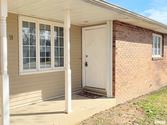 Building Photo - 9 Sundowner Ln
