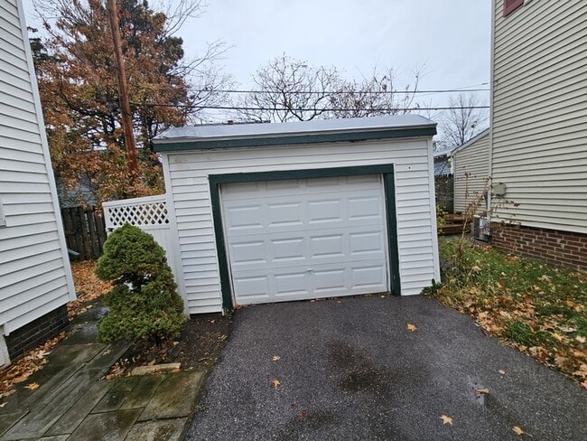 Foto del edificio - 3341 Hyde Park Ave