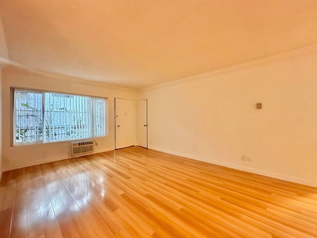 Building Photo - 1432 N Fairfax Ave