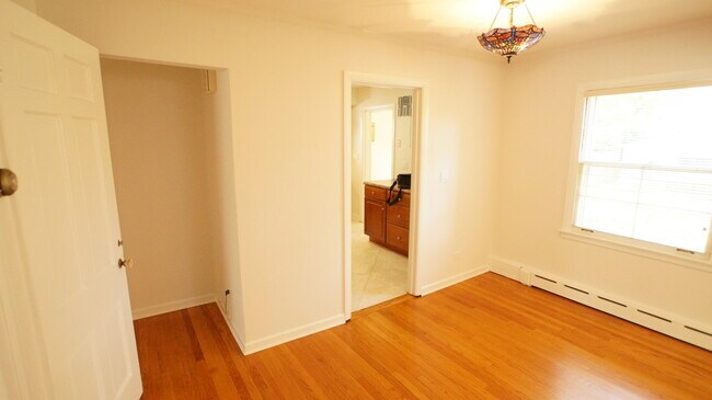 Building Photo - 1704 Lake Ave