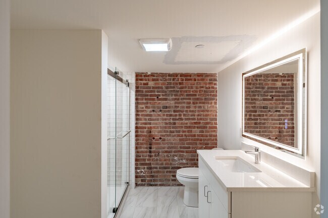 1 habitación, 1 baño - 708 pies cuadrados - Baño - The John Kam Malt House