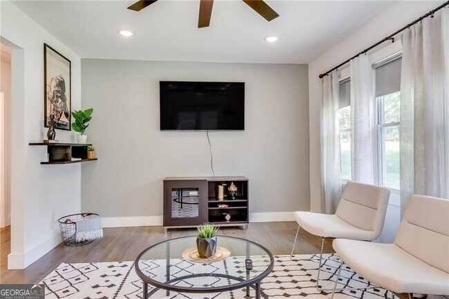 Building Photo - 326 Collier Ridge Dr NW