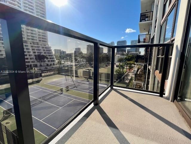 Foto del edificio - 600 NE 36th St