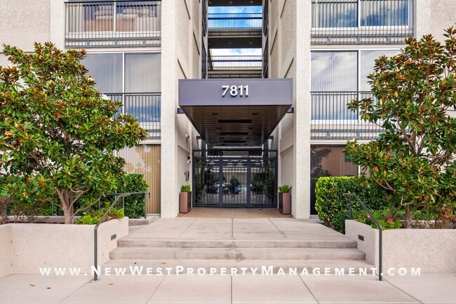 Building Photo - Expansive La Jolla Village 2 Bedroom at De...