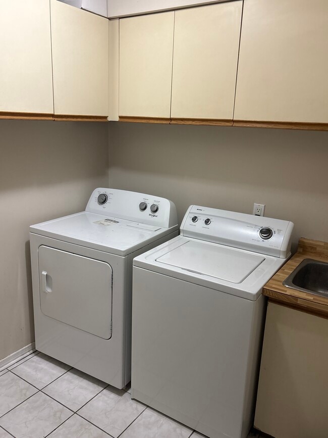 Building Photo - 202 Gwendolyn St