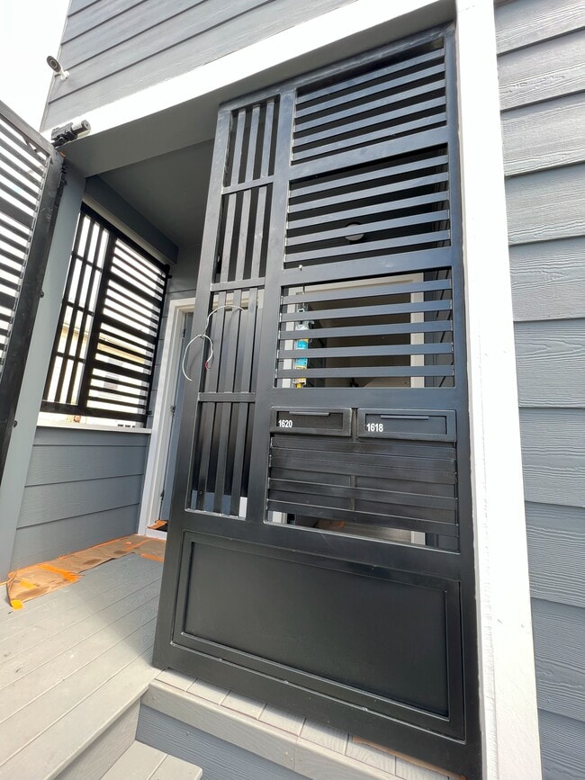 Building Photo - 1618-1612 12th Ave