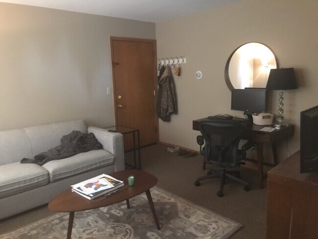 Foto del edificio - 6737 Pleasant Ave