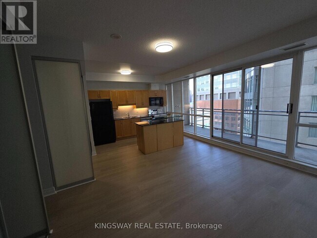 Photo du bâtiment - 220 Victoria St