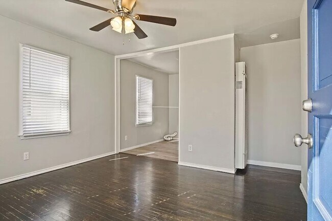 Building Photo - Delightful 3BD/1BTH Home Conveniently Loca...