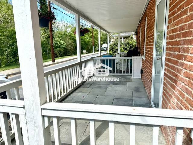 Foto del edificio - 943 Oella Ave