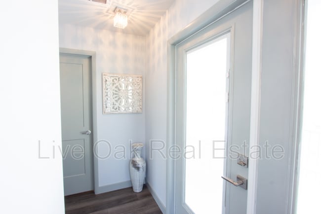 Building Photo - 501 Delaware Ave