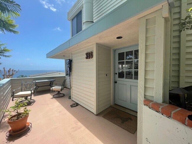 Foto del edificio - Stunning 2 Bedroom 2 Bath in Laguna Beach