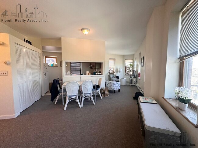 Foto del edificio - 556 Commercial St