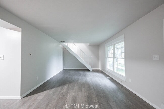 Building Photo - 6920 Chrysler St
