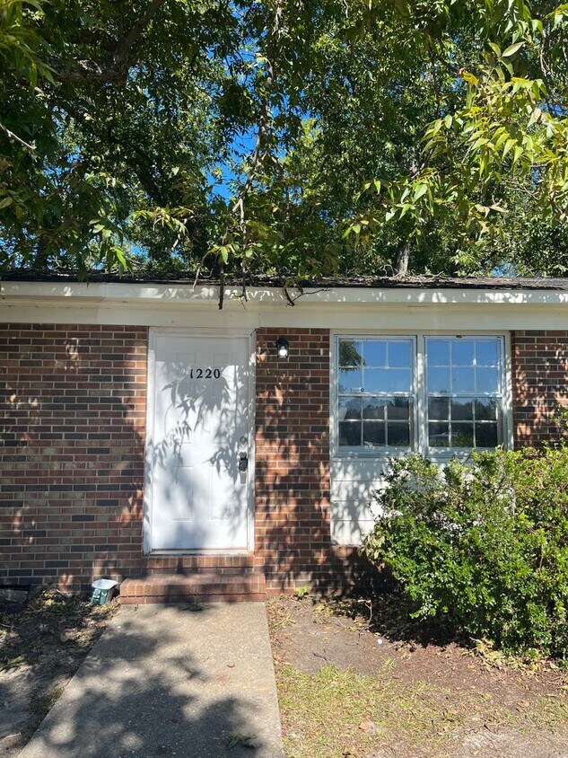 Primary Photo - 1220 Southwood Dr