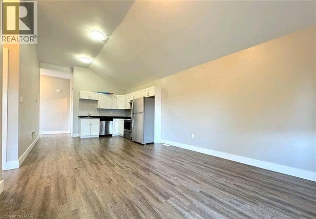 Building Photo - 261 Cairn St