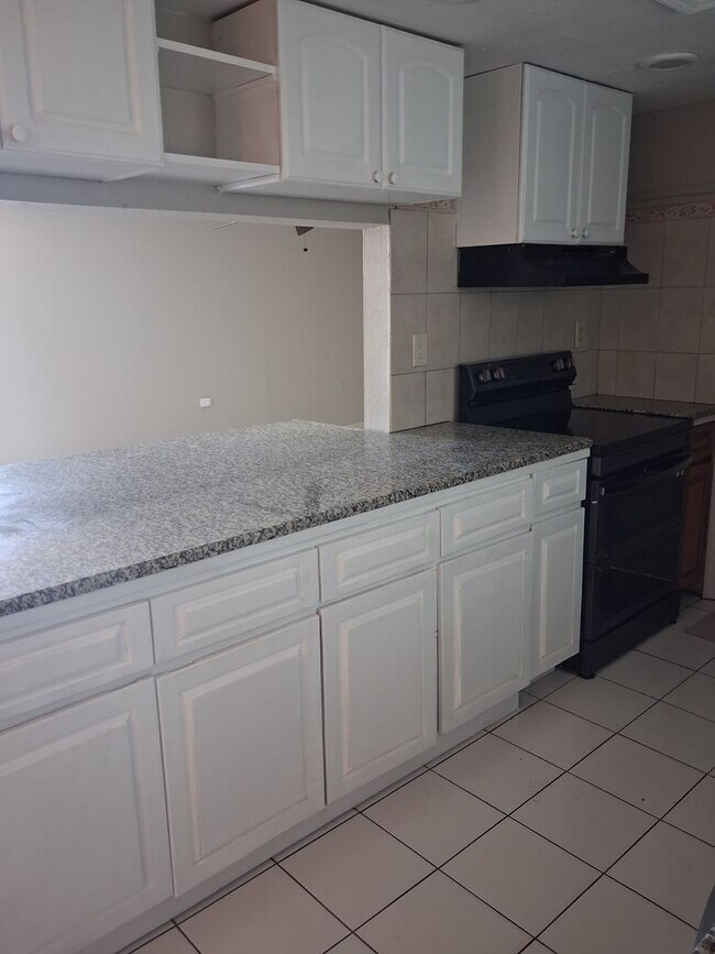 Foto del edificio - 3 Bedroom 2 bath on a dead end street