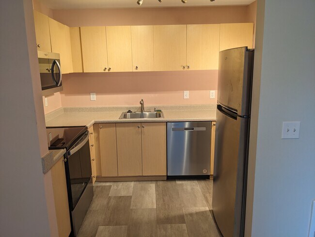 kitchen adjoins large dining space - 2824 Grand Ave