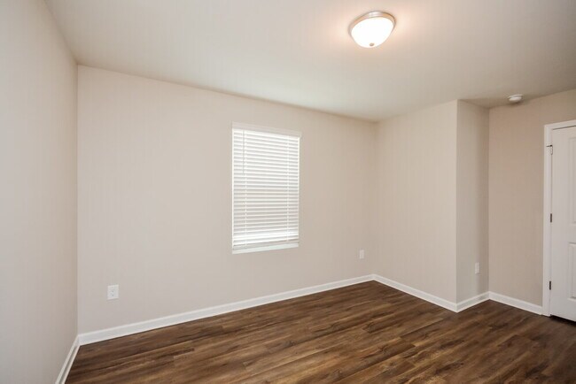 Building Photo - 3835 Place Dr